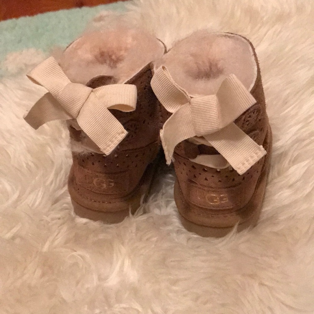 Like NEW Ugg Boots 6T